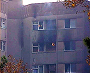 Un edificio en llamas, en Teherán. (Foto: REUTERS)