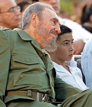Fidel Castro, con Elin, en la celebracin nacional por su cumpleaos. (Foto: REUTERS)
