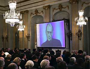 Emisin en Estocolmo del discurso de Pinter grabado en vdeo. (Foto: AFP)