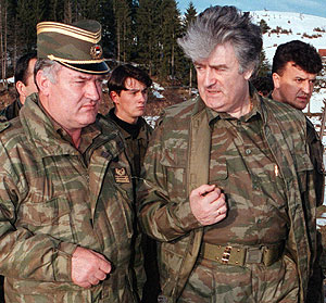 Ratko Mladic y Radovan Karadzic, en una imagen de 1995. (Foto: REUTERS)