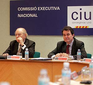 Artur Mas (derecha) y Jordi Pujol, en la reunin de CiU. (Foto: EFE)