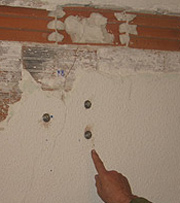 Imagen de la grieta en uno de los pisos. (elmundo.es)