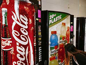 Coca-Cola ha sido seleccionada por motivos ecológicos y sociales. (Foto: AFP)