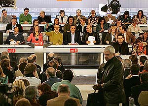 Zapetero preside el Comité del PSOE, con Maragall en primer término. (Foto: EFE)