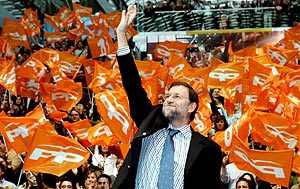 Rajoy en la clausura del acto. (Foto: EL MUNDO)