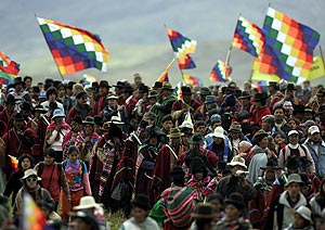 Miles de indgenas han querido acudir a la ceremonia. (Foto: AP)