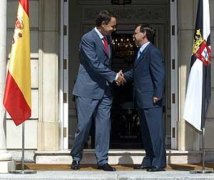 Zapatero recibe al presidente de Ceuta en Moncloa en 2004. (Foto: EFE)