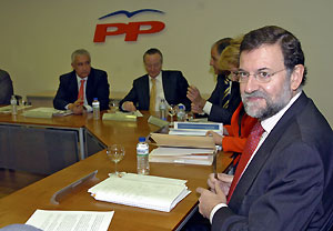 Mariano Rajoy con los presidentes autonmicos del PP. (Foto: Carlos Barajas)