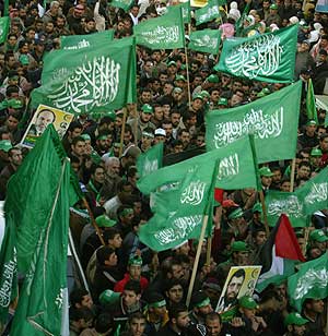 Celebración del triunfo de Hamas en las calles de Ramala. (Foto: AP)