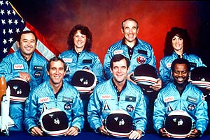 De izquierda a derecha, Ellison Onizuka, Mike Smith, Christa McAuliffe, Dick Scobee, Greg Jarvis, Ron McNair y Judy Resnick. (Foto: NASA)