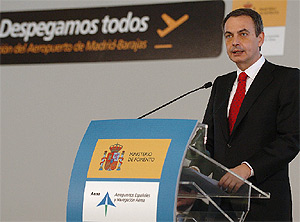 Zapatero, durante su discurso en la inauguración de la T-4. (EFE)