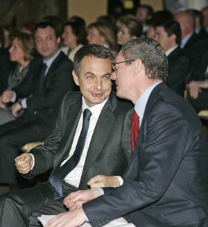 José Luis Rodrígez Zapatero, junto a Alberto Ruiz-Gallardón. (Foto: Javi Martínez)