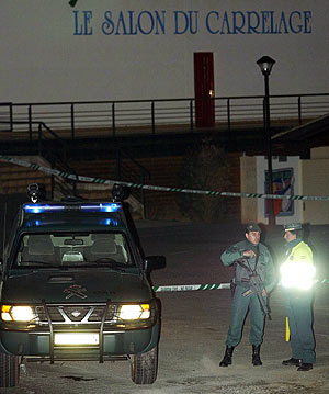 LA Guardia Civil acordona la zona alrededor de la discoteca. (Foto: AFP)