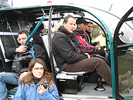 Olivier Gallois, Mariana Prez y Miguel Courtois antes de despegar el helicptero. (Foto: Melchor Miralles)