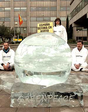 Imagen de la bola de hielo. (Foto: Greenpeace)