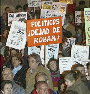 Imagen de la protesta contra los parqumetros el jueves en Carabanchel. (J. Palomar)