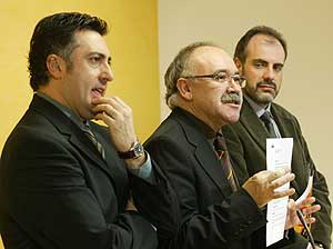 Los dirigentes de ERC, Josep Lluis Carod Rovira (centro), Joan Ridao (dcha.) y Joan Puigcercs. (Foto: Antonio Moreno)