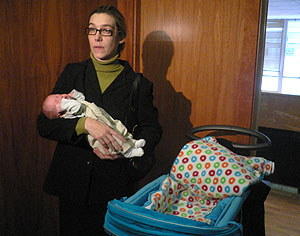 La abogada Carolina de la Fuente, con su beb. (Foto: Quique Garca)