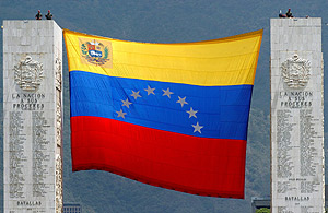La nueva bandera venezolana, con ocho estrellas. (Foto: EFE)