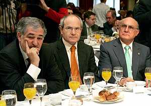 Conde Pumpido, Montilla y Hernando, el martes en Madrid. (Foto: EFE)
