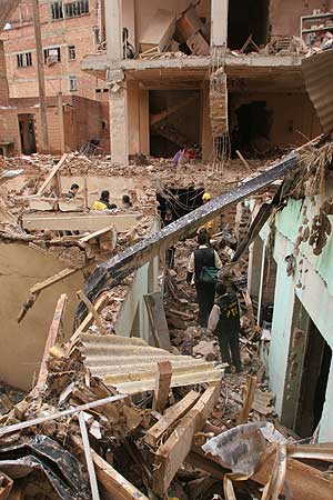 Uno de los hoteles tras la explosin de una bomba en Bolivia. (Foto: AFP)