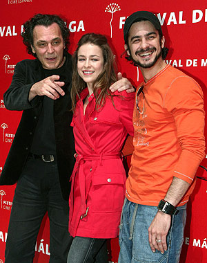 José Coronado, Silvia Abascal y Roberto San Martín, en el Festival de Málaga. (Foto: EFE)