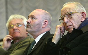 Gorostiaga, Maskey y Reid, en el Frum para el Debate Nacional. (Foto: REUTERS)