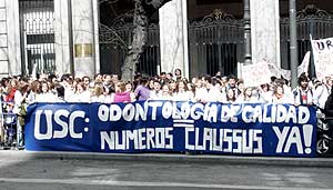 Manifestacin de los estudiantes de Odontologa. (Foto: Carlos Alba)