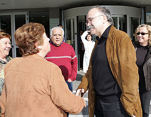 Josep Llus Carod-Rovira, tras salir del hospital. (Foto: EFE)