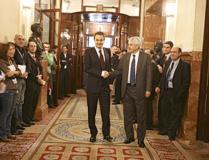 Zapatero y Maragall, en los pasillos del Congreso. (Foto: José Aymá)