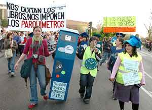 Manifestación contra los parquímetros. (Foto: EFE)