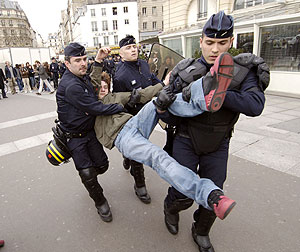 La Polica desaloj el viernes una manifestacin en la plaza de la Bastilla. (Foto: AFP)