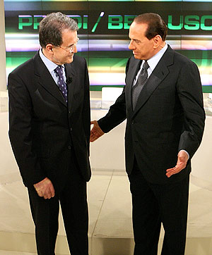 Romano Prodi y Silvio Berlusconi, en el plat de RAI 1. (Foto: AP)