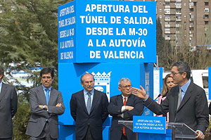 El alcalde de Madrid, Alberto Ruiz-Gallardn, durante la inauguracin del tnel. (Foto: EFE)