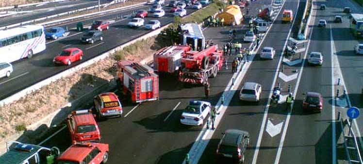 Vista general del accidente ocurrido por la mañana en la A-1 y que colapsó todo Madrid. (Berenguer)