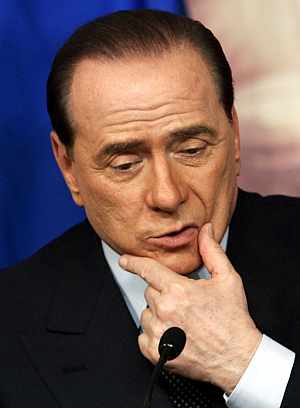 Berlusconi, durante la rueda de prensa. (AP)