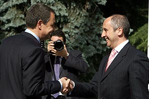 Zapatero recibe a Erkoreka en Moncloa. (Foto: EFE)