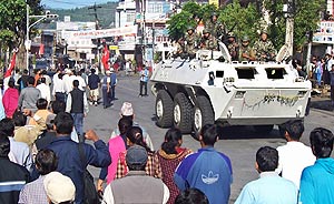 Un tanque del Ejrcito en Katmand. (Foto: REUTERS)