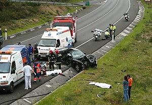 Escenario del accidente en la va rpida del Salns. (Foto: EFE)