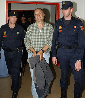 'Pototo', escoltado por la Polica Nacional, a su llegada a Espaa. (Foto: EFE)