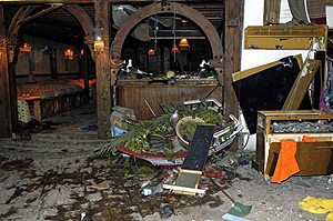 Imagen de cmo qued uno de los restaurantes cercano a las explosiones. (Foto: REUTERS)