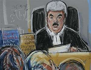 Dibujo de la artista Priscilla Coleman del juez Peter Smith leyendo la sentencia. (Foto: AP)