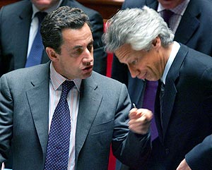 Sarkozy y Villepin en la Asamblea Nacional de Pars. (Foto: AP)