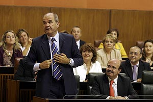 Chvez durante su intervencin en el Parlamento autonmico. (Foto: Carlos Mrquez)