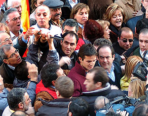 Imagen de la manifestacin en la que Bono supuestamente fue agredido. (Foto: EFE)