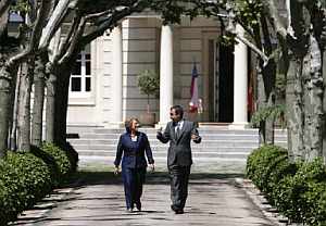 Bachelet y Zapatero, en La Moncloa. (Foto: AP)