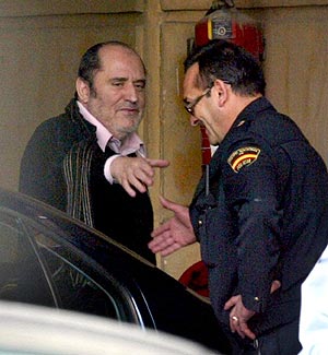 Rodrguez Menndez a su salida de la comisara, antes de ser conducido al centro penitenciario de Topas. (Foto: EFE)