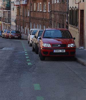Imagen de una calle Carabanchel Alto, pintada de verde. (P. Toledo)