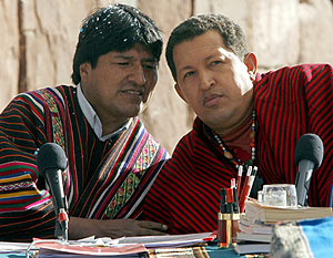 Evo Morales y Hugo Chvez, durante el programa 'Alo Presidente'. (Foto: REUTERS)