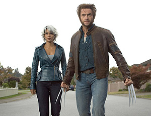 Halle Berry y Hugh Jackman, en un escena de la tercera parte de 'X-Men 3'.